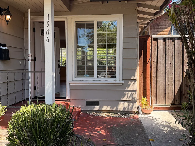 1906 Diamond Ct — Photo 7