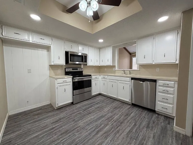 7008 Utica Ave #B — Photo 5