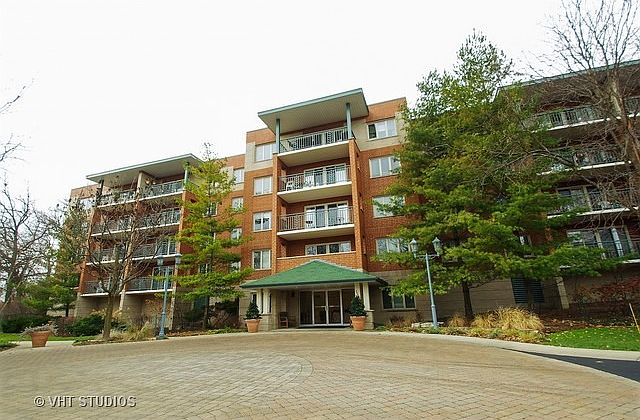 1st image of 3950 W Bryn Mawr Ave APT 301