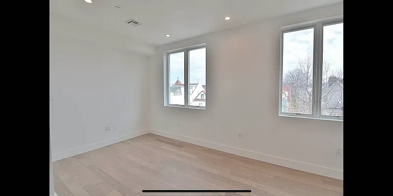 Rented by Delmark Realty LLC | media 5