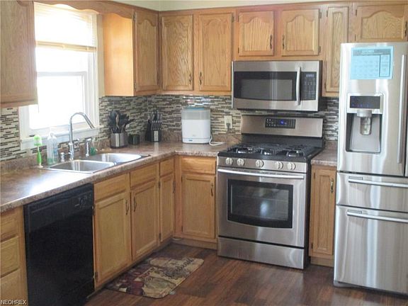 3rd image of 7733 Forest Hill Ave