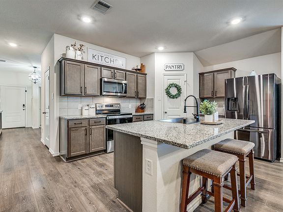 5th image of 6221 Bracken Dr