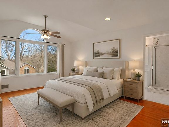 4th image of 20 Lakeview Drive