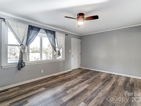 4th image of 143 Bright Ave