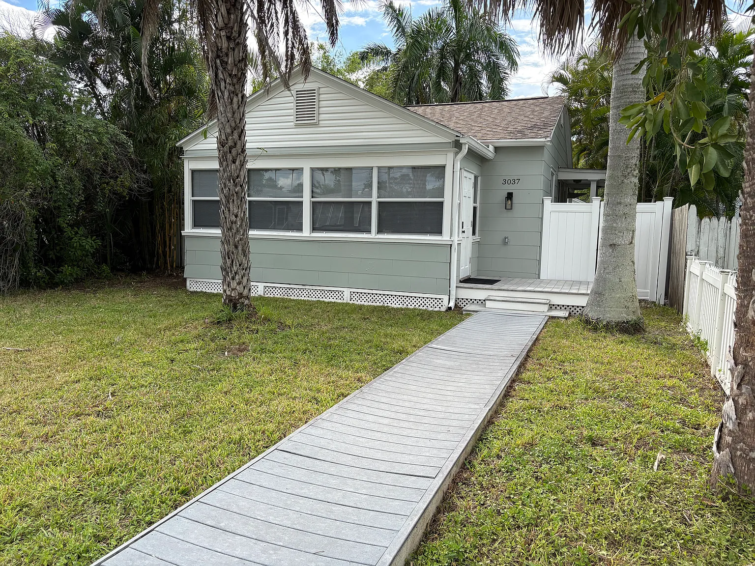 2 bed, 1000 sqft, $2,680 — Photo 1