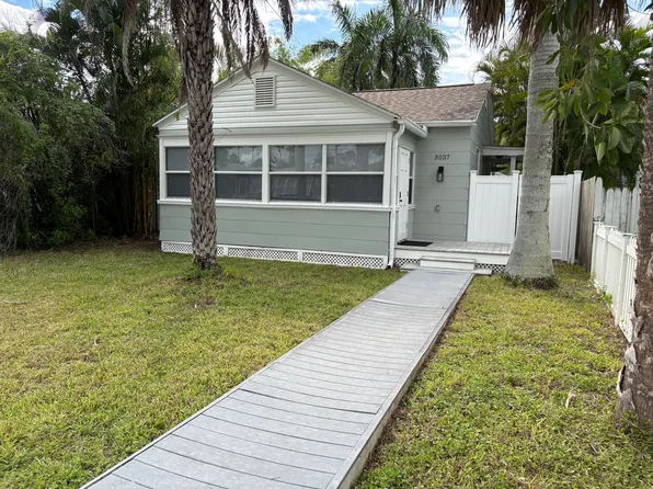 3037 56th St S, Gulfport, FL 33707