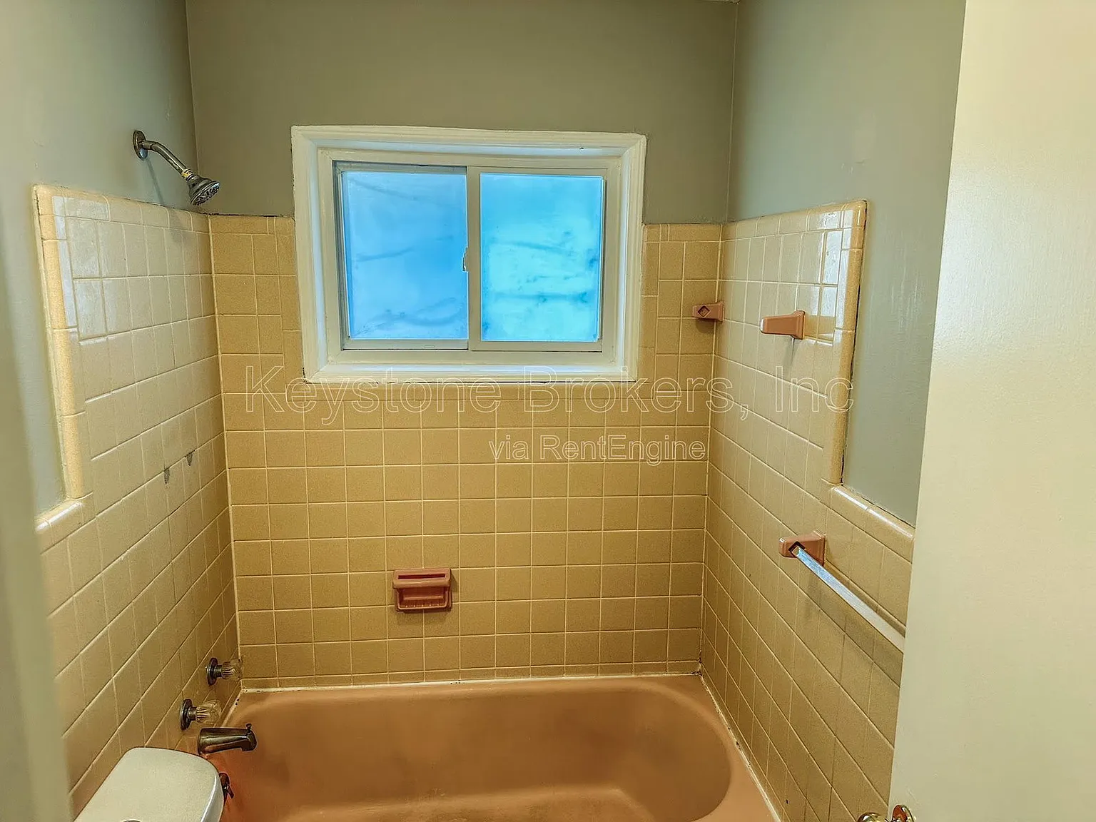 3 bed, 2.5 bath, $1,250 — Photo 4