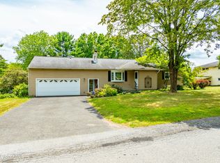19 Drawbridge Dr, Albany, NY 12203