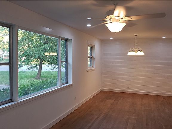 5th image of 502 W Howard Dr