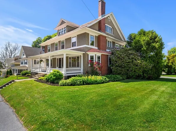 30 Mansur St, Lowell, MA 01852