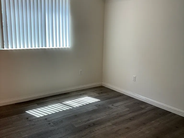 14143 Burbank Blvd #202 — Photo 29