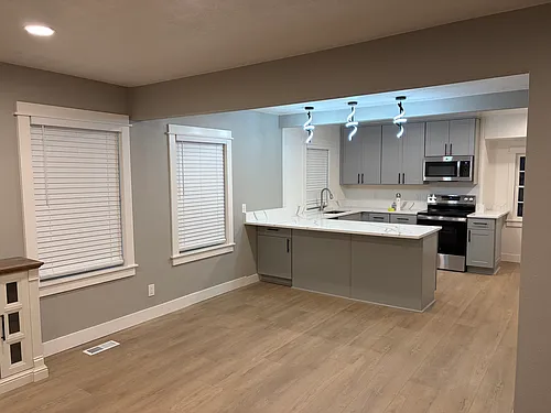 3025 SE Sherrett St Photo 1