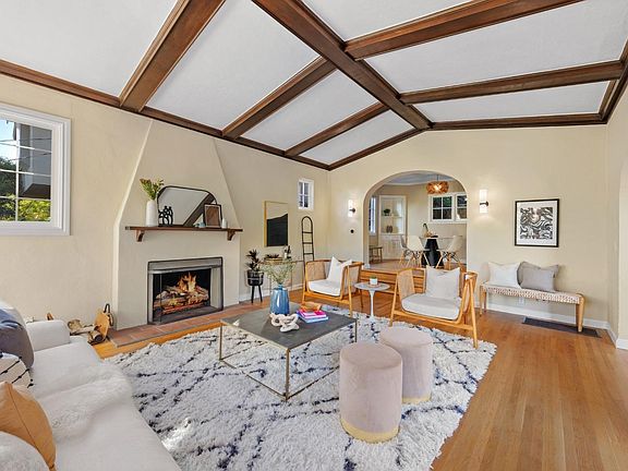 4th image of 4689 Benevides Avenue