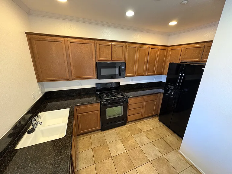 3321 Ventura Rd Kitchen 2_06022026