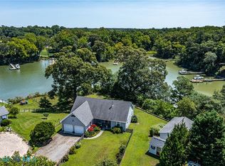 708 Queens Point Dr, Locust Hill, VA 23092