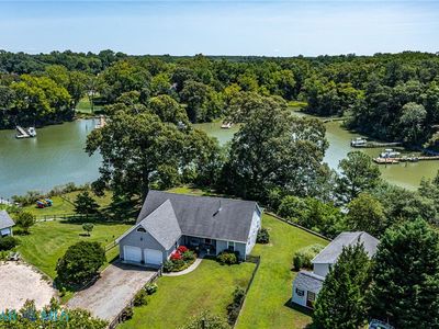 708 Queens Point Dr, Locust Hill, VA, 23092