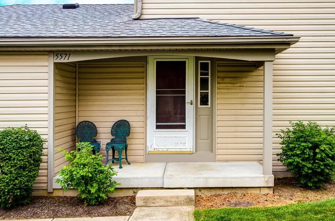 2 bed, 1.5 bath, 1024 sqft, $1,350 — Photo 2