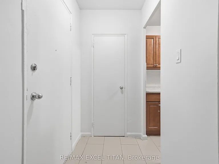 2895 Bathurst St #107 — Photo 12