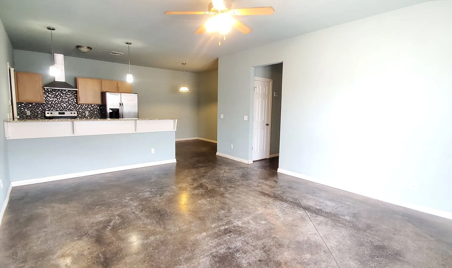 3 Bedroom 2 Bath Duplex in Yukon Schools — Photo 4