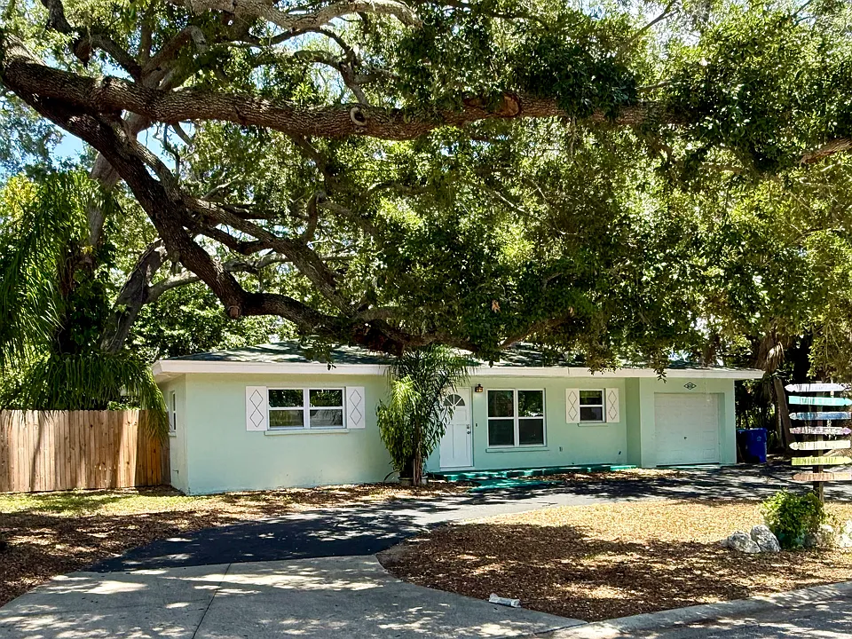677 Oakwood Dr