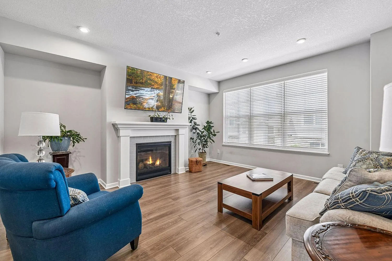 4 bed, 2013 sqft, $3,000 — Photo 4