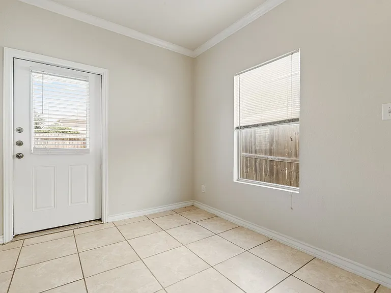 4915 Appleseed Ct — Photo 9