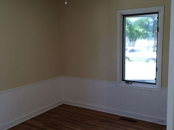 5th image of 2646 Madison St NE