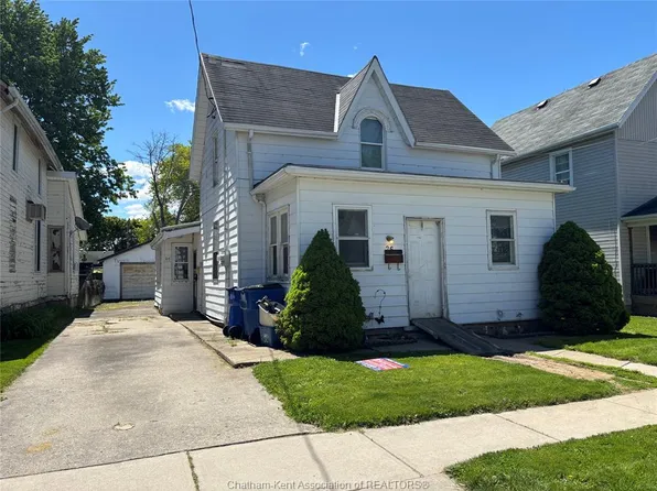 26 Charteris St, Chatham Kent, ON N7M 3S8