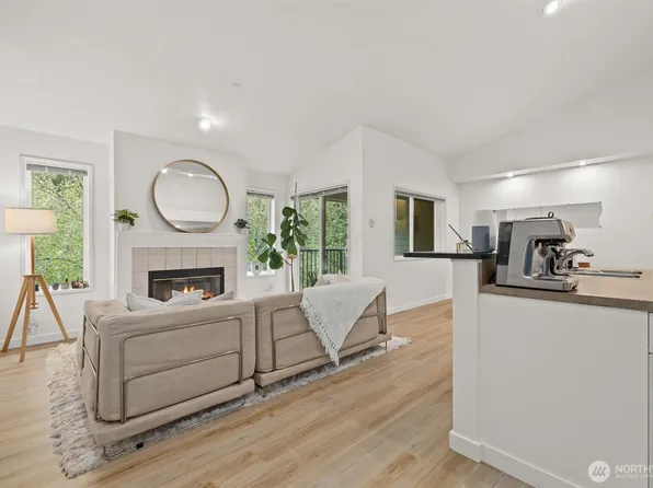 6527 200th Street SW #303, Lynnwood, WA 98036