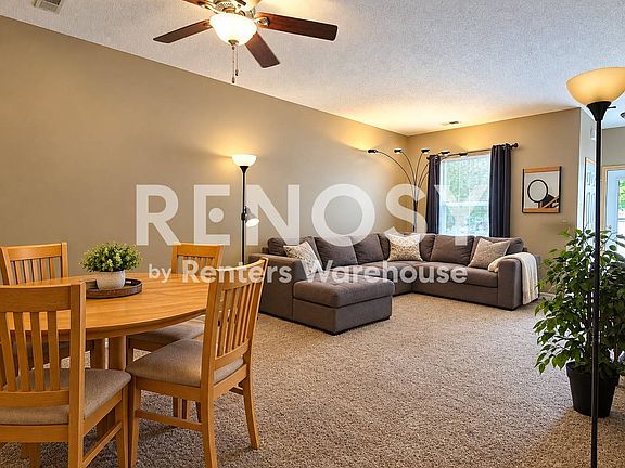 3rd image of 102 Bridgewater Trl