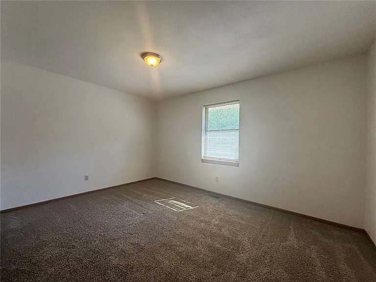 3928 Messanie St — Photo 9