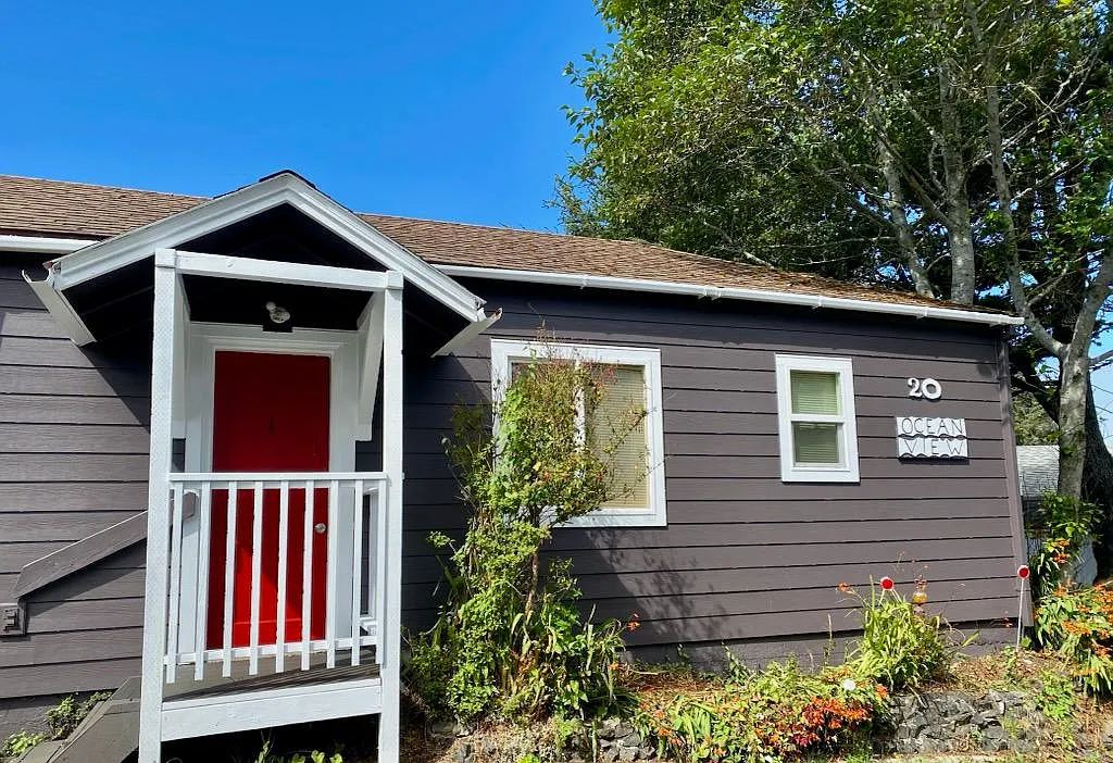 Attractive updated Apartments in Depoe Bay! — Photo 1