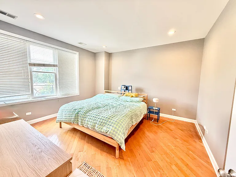2027 W Division St #4 — Photo 9