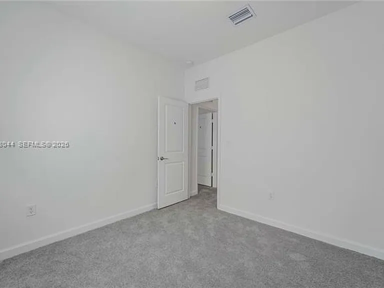 701 SE 13th Street Cir #Townhouse 701 — Photo 17