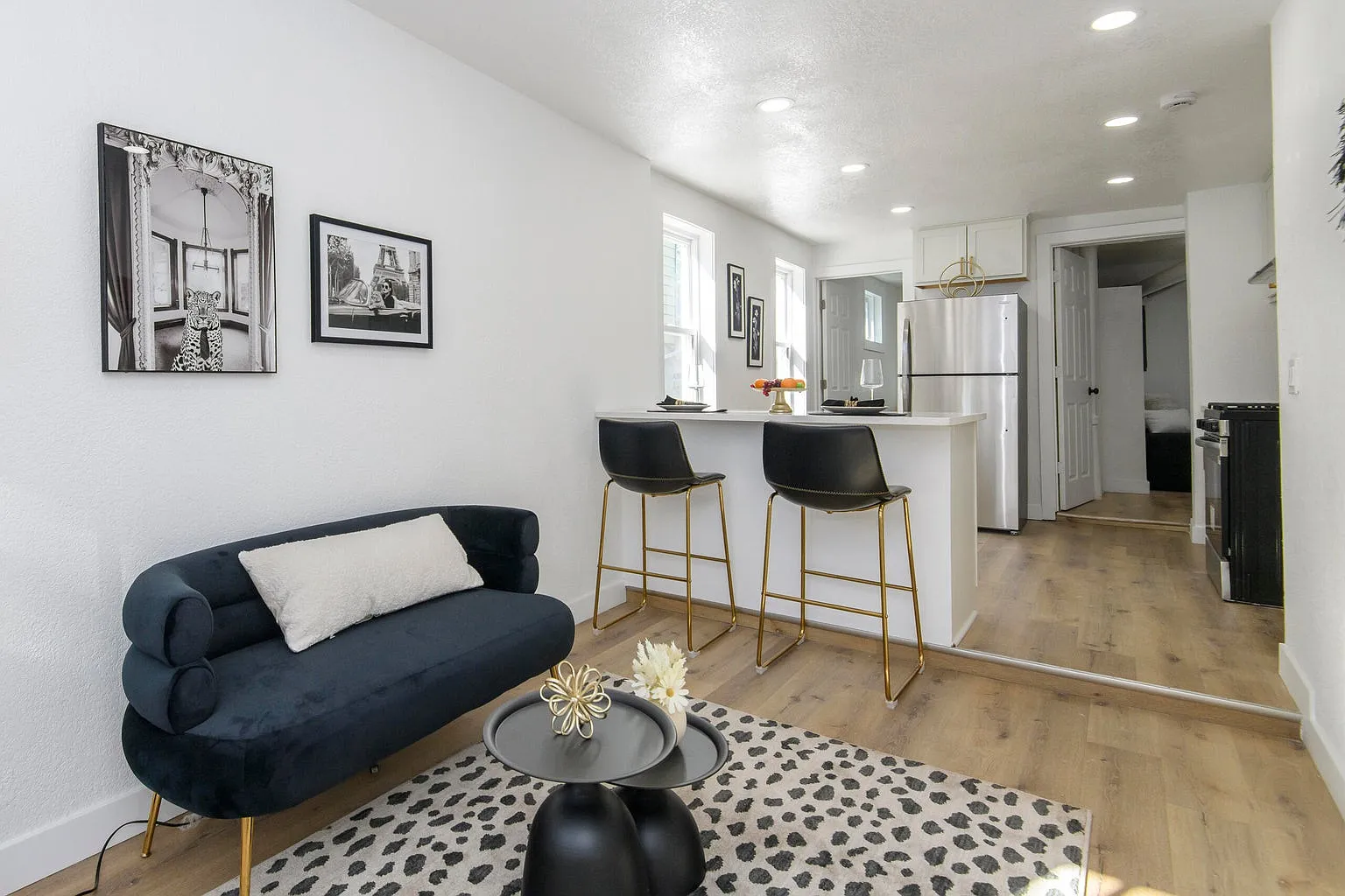 2 bed, 1000 sqft, $1,650 — Photo 1