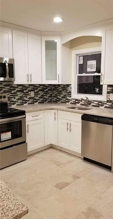 1st image of 14 Crown Ln