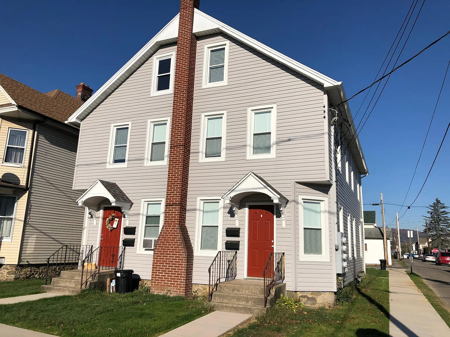 439 E 2nd St — Photo 1