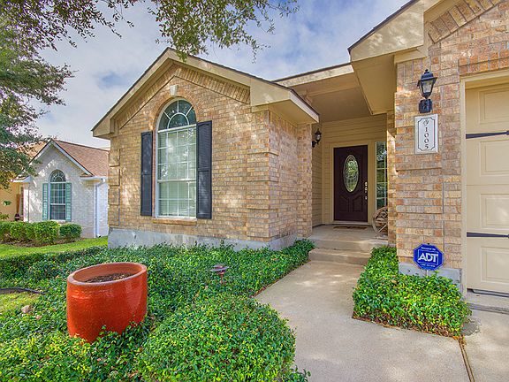 3rd image of 1005 Woodview Dr
