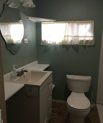5th image of 2926 Hicks Ave
