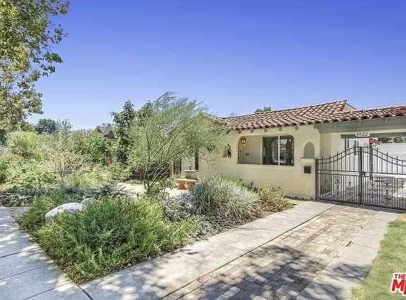3rd image of 3922 Glenfeliz Blvd