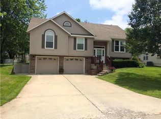 2110 Sunset Cir, Pleasant Hill, MO 64080
