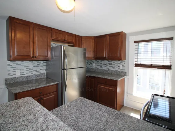 4 6th St APT 2, Dover, NH 03820