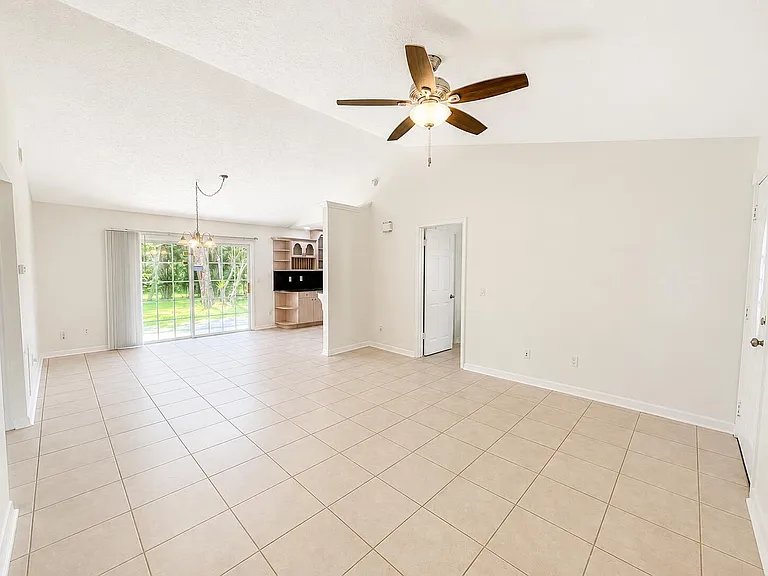 2822 SW Giralda St — Photo 5