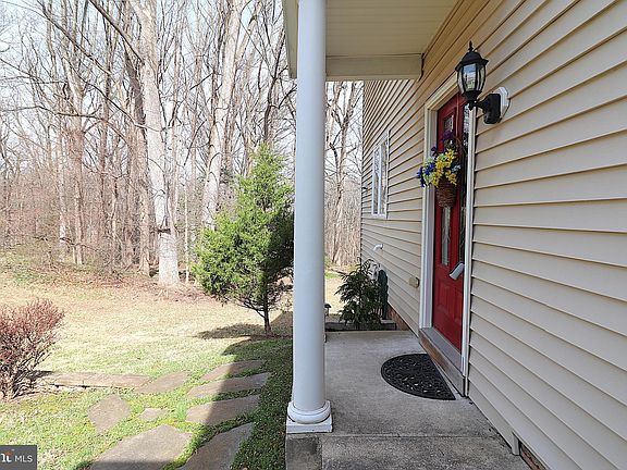 3rd image of 118 Quaint Acres Dr