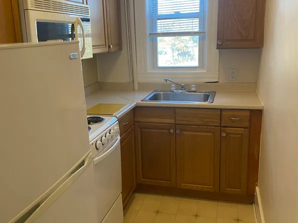 150 Poquonnock Rd #1R, Groton, CT 06340