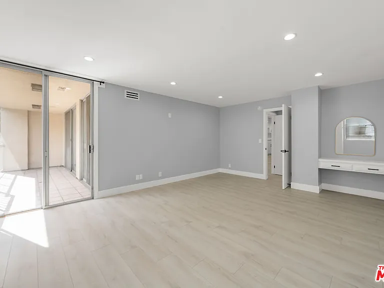 441 N Oakhurst Dr #206 — Photo 15