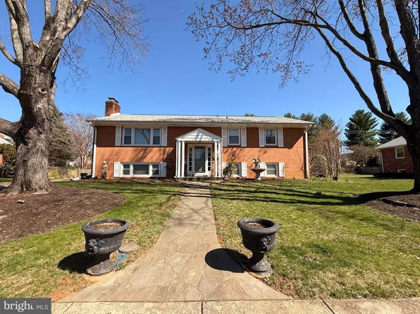 810 Wage Dr SW, Leesburg, VA 20175