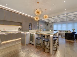 52 E Bellevue Pl, Chicago, IL 60611