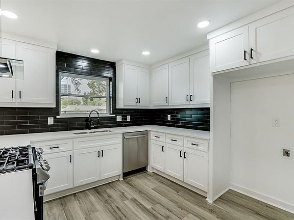4th image of 307 Dogwood Dr