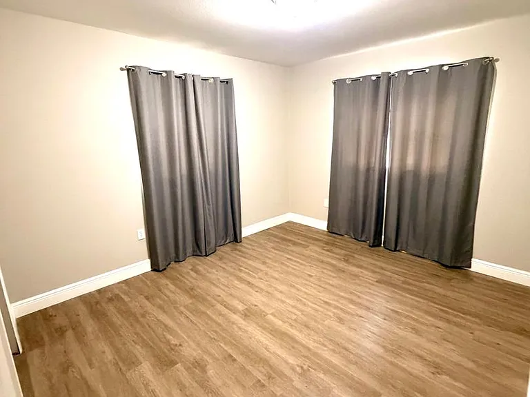 513 Balfour Dr — Photo 17